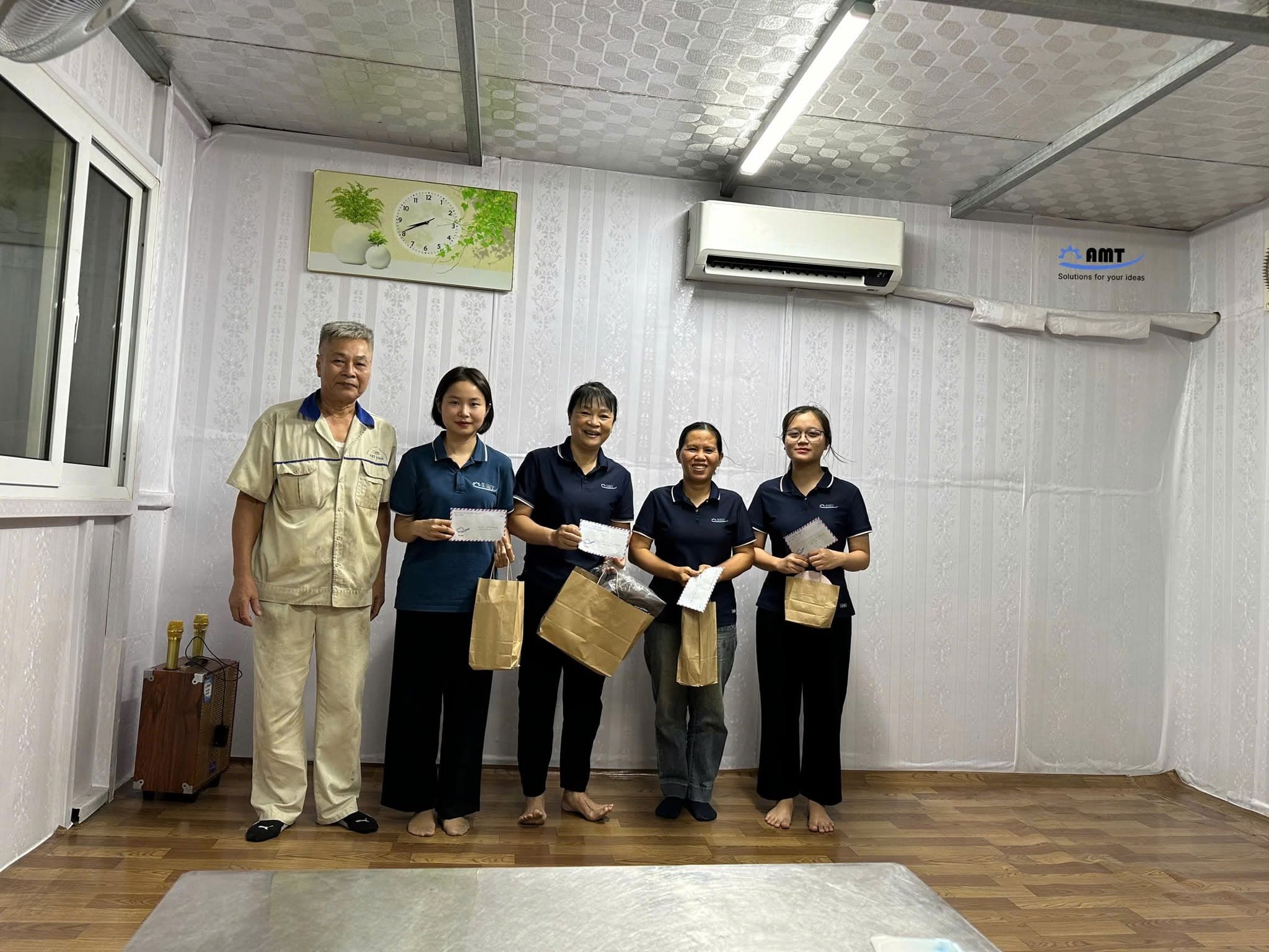 Đồng phục doanh nghiệp kỹ thuật AMT Việt Nam do Univi sản xuất