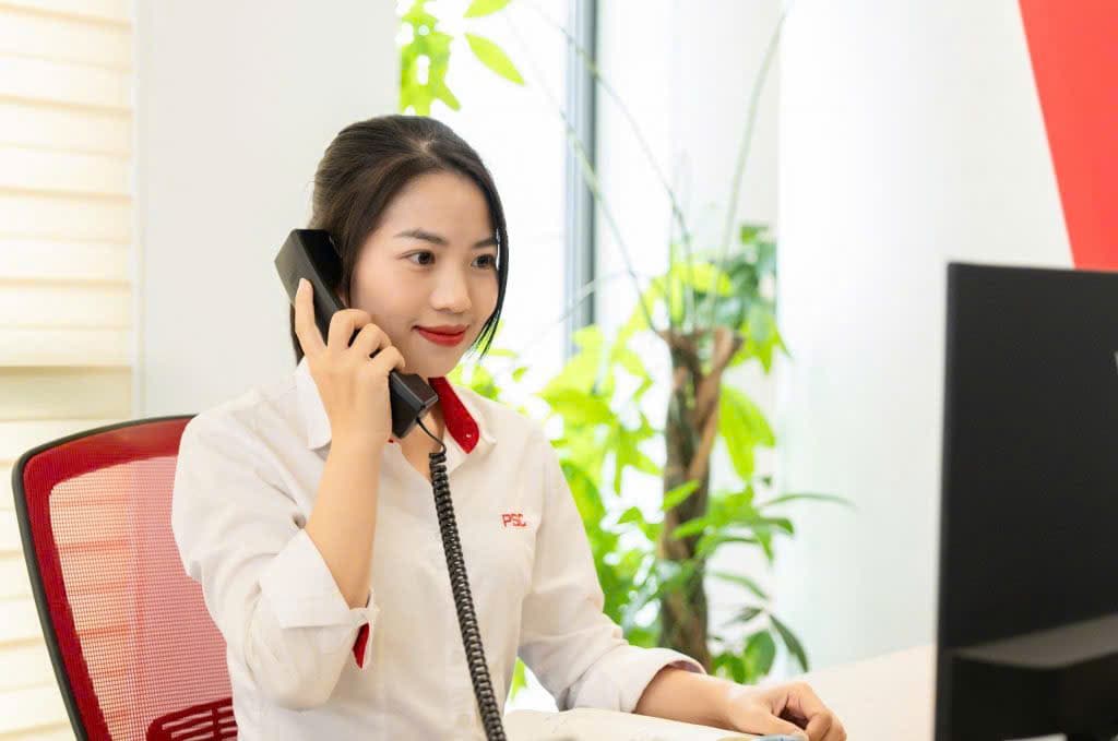Hình ảnh nhân sự PSC Cars Thành Công Group với đồng phục Univi