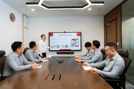 Nhân sự PSC Cars mặc đồng phục doanh nghiệp