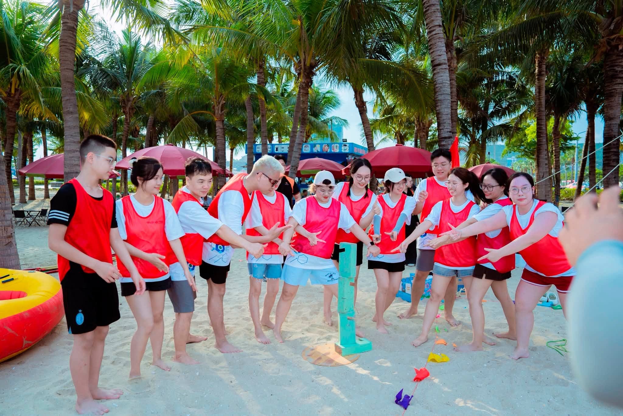 Chọn form áo đồng phục teambuilding theo hoạt động