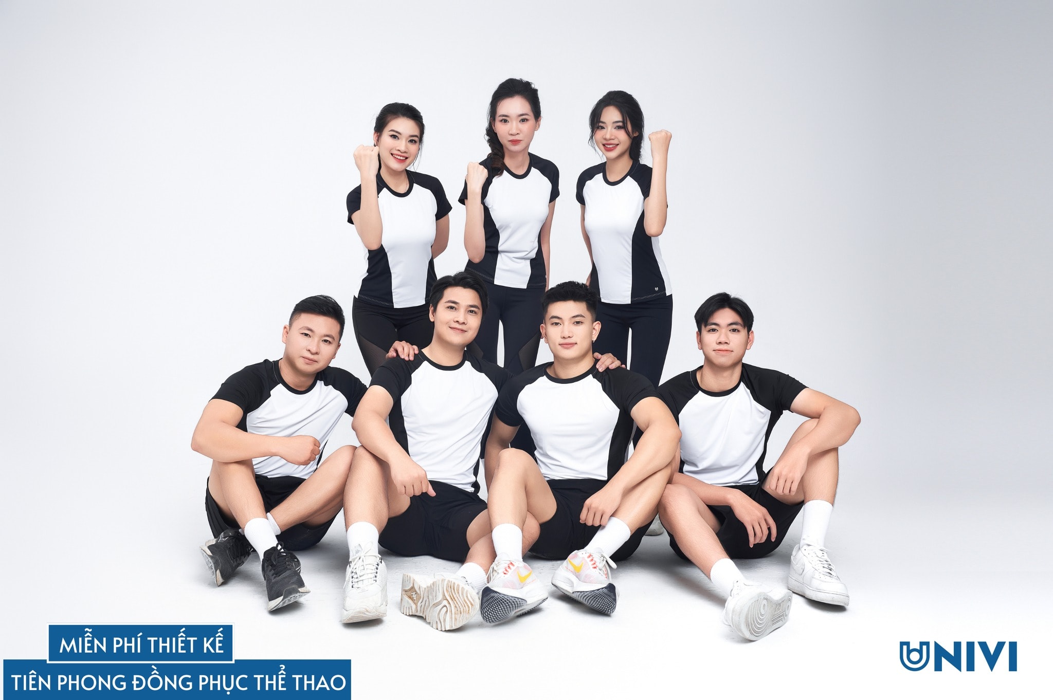 Đồng phục Gym Univi cho PT và nhân viên phòng tập, thể hiện sự chuyên nghiệp và năng động.