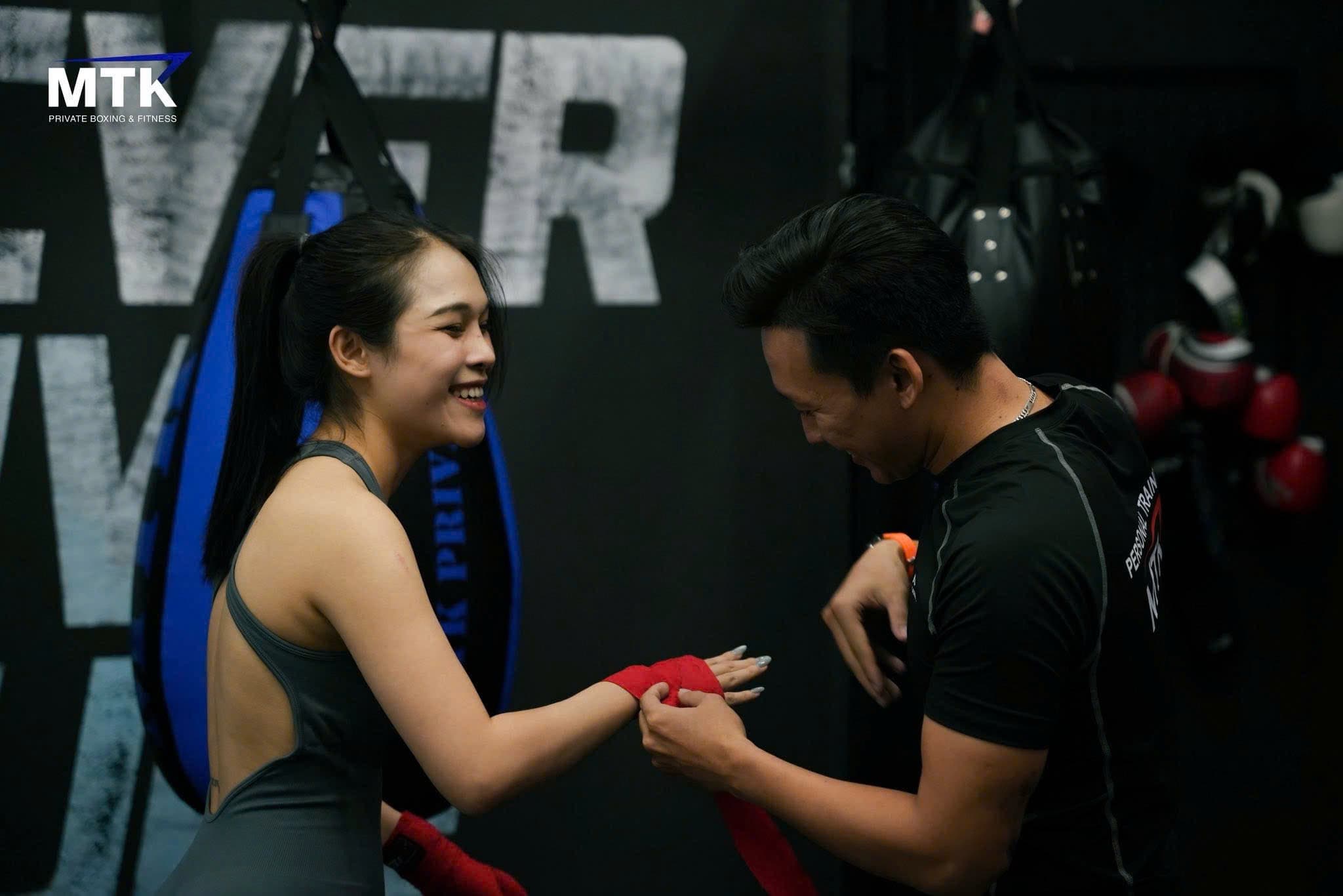 Võ sĩ trong đồng phục MMA Univi, sẵn sàng khai hỏa đam mê và thống trị đấu trường
