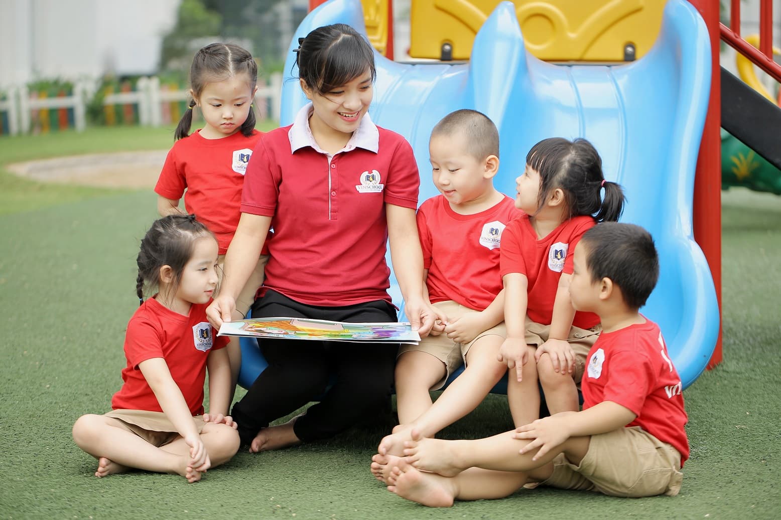 Đồng phục giáo dục và trung tâm đào tạo